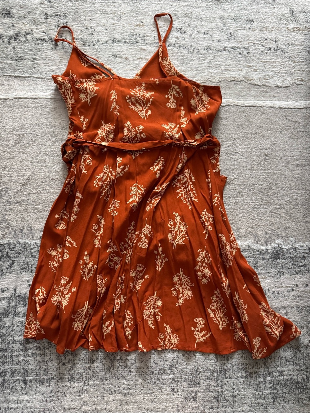 💕 🆕 Cupshe wrap mini dress in caramel brown and cream wildflowers print - Picture 5 of 14